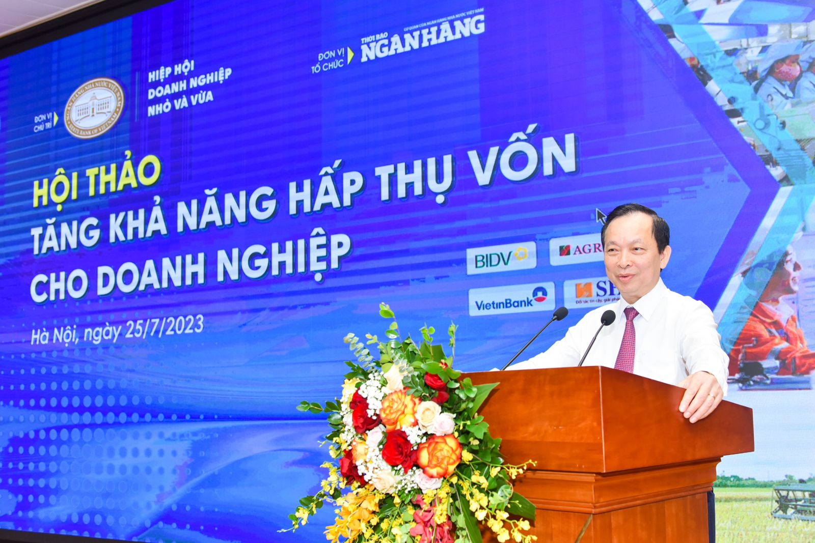 Phó Thống đốc Thường trực Ngân hàng Nhà nước Đào Minh Tú phát biểu tại hội thảo