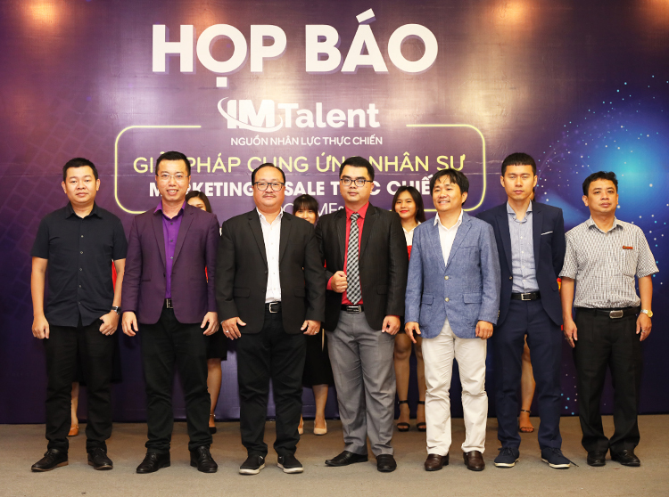 Đại diện Hiệp hội thương mai điện tử Việt Nam VECOM, IM Group và các khách mời tại buổi ra mắt dự án IM Talent.