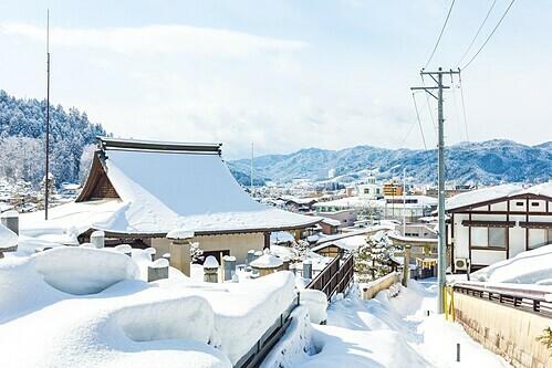 Vào mùa đông, những điểm tham quan của Nhật Bản vắng vẻ hơn. Ảnh: Natee Chalermtiragool/Alamy.