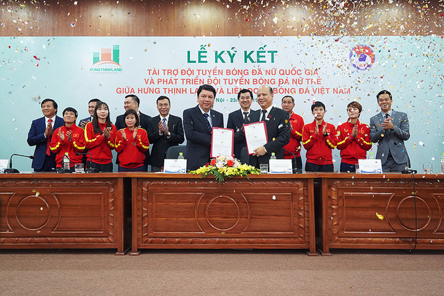 Một tập đoàn bất động sản tài trợ 100 tỷ đồng cho tuyển bóng đá nữ Việt Nam - Ảnh 1.
