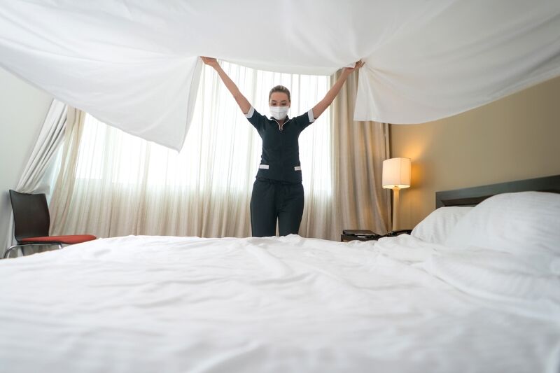 how-clean-are-hotel-bed-sheets-2021-1667903422534495788459.jpg