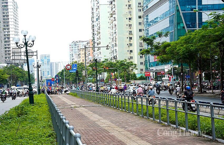 Buýt nhanh BRT "một mình một chợ"; làn đường ôtô, xe máy ùn tắc dài