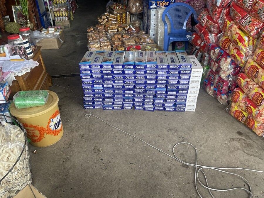 Tây Ninh xử lý cửa hàng tạp hóa bày bán hơn 1.000 bao thuốc lá nhập lậu