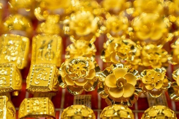 Giá vàng hôm nay 25/8: Vàng trong nước cao hơn thế giới hơn 17 triệu