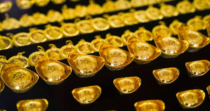 Giá vàng hôm nay 16/9: Vàng 9999 trong nước tiếp tục giảm
