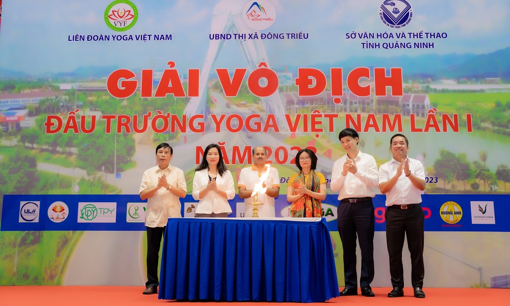 Vô địch đấu trường Yoga Việt Nam