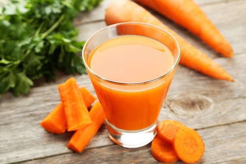 Việc uống nước ép cà rốt mỗi sáng không chỉ giúp thải độc mà còn cung cấp cho cơ thể một lượng chất dinh dưỡng lớn.