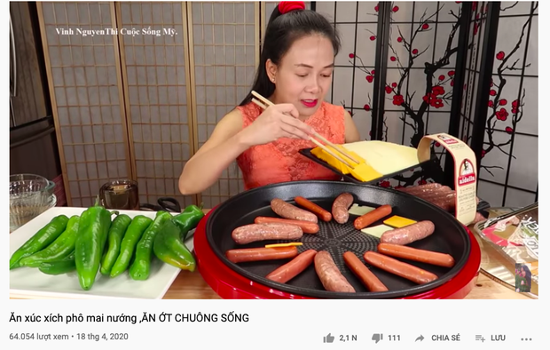 Chị Vinh YouTuber lại “gây lú” mạng xã hội với màn review hotdog… hiểu chết liền, nhưng chi tiết nói về quả ớt chuông mới là điều đáng chú ý - Ảnh 3.