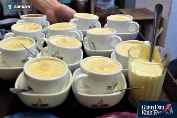 Quán cà phê trứng nổi tiếng nhất nhì Hà Nội chuyển hướng bán cà phê lọc đóng chai - Ảnh 1.