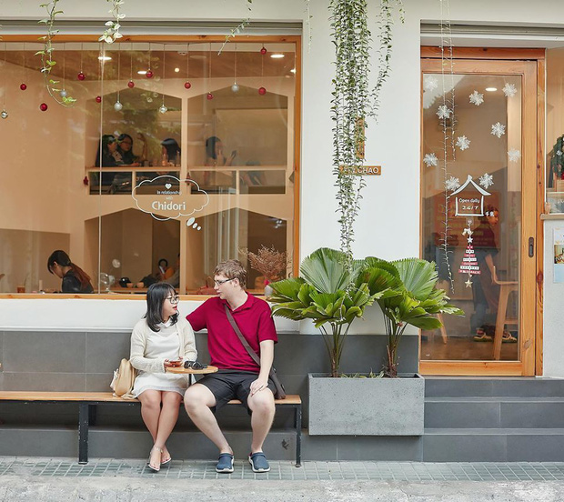 Hàng quán ăn uống Hà Nội - Sài Gòn sáng ngày đầu tiên nới lỏng giãn cách xã hội: Ít nơi mở cửa, còn lại vẫn im lìm hoặc chỉ bán online - Ảnh 28.