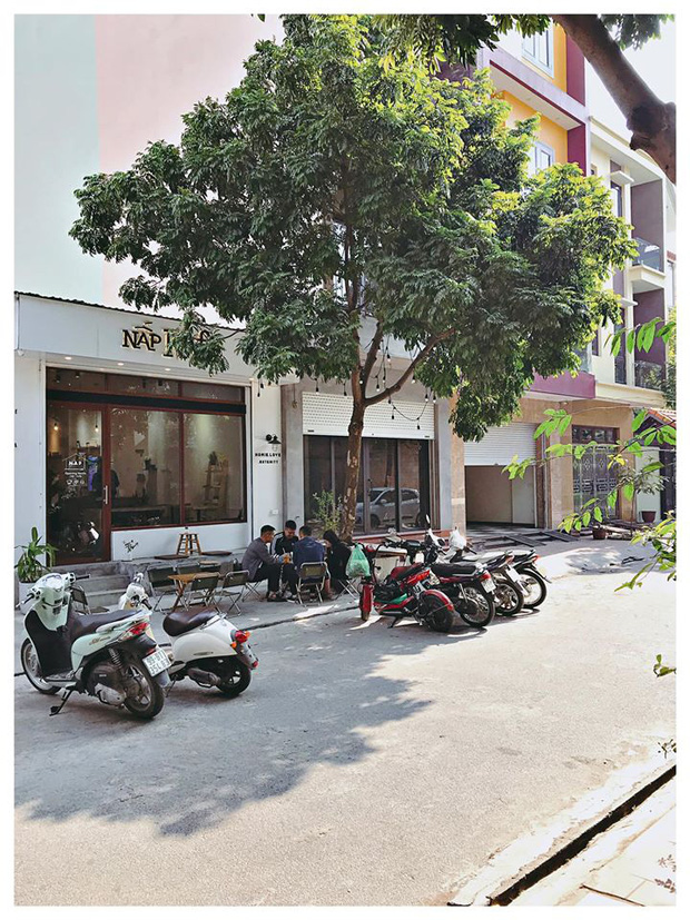 Hàng quán ăn uống Hà Nội - Sài Gòn sáng ngày đầu tiên nới lỏng giãn cách xã hội: Ít nơi mở cửa, còn lại vẫn im lìm hoặc chỉ bán online - Ảnh 31.
