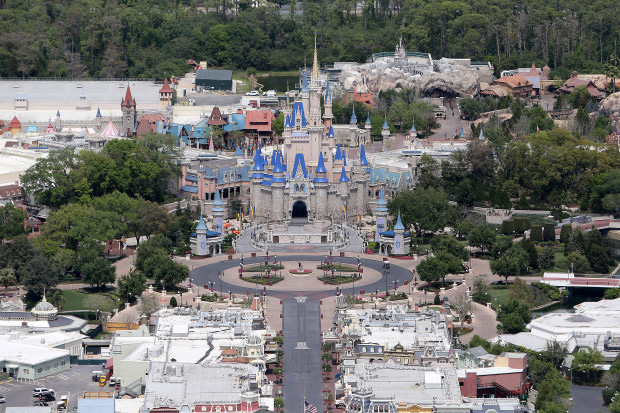 Tương lai nào cho Disneyland khi cứ mỗi cơ sở đóng cửa lại mất đến 470 tỷ đồng/ ngày? - Ảnh 1.