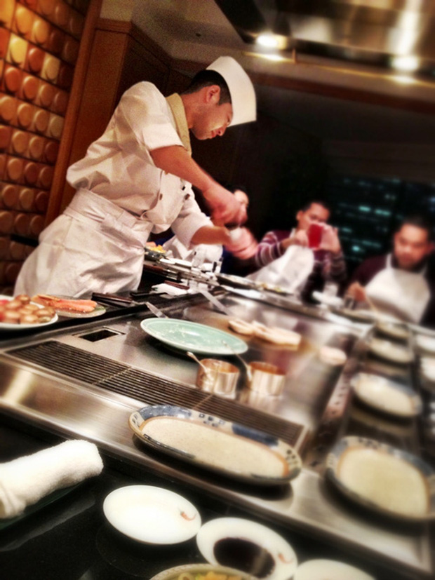 Nhiều đầu bếp ở Nhật Bản hy vọng mọi người thay đổi một một vài thói quen ăn uống trông thú vị nhưng lại không thoải mái như đã tưởng - Ảnh 2.