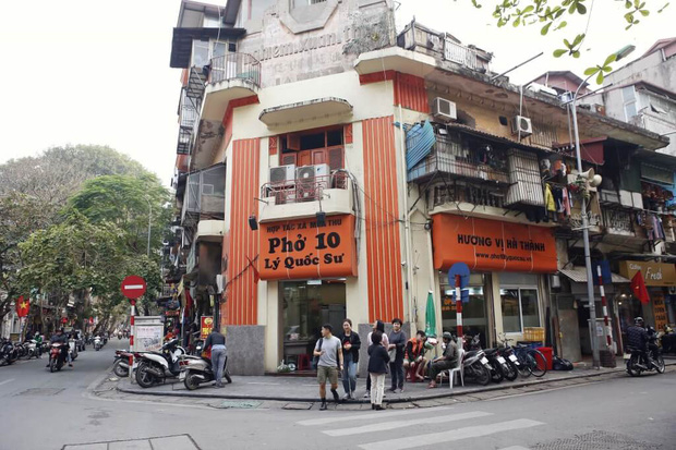 Phở Hà Nội nổi tiếng thì ai cũng biết, nhưng chỉ có 6 quán từng được lên báo nước ngoài, khách Tây đến thử đông nghịt - Ảnh 6.