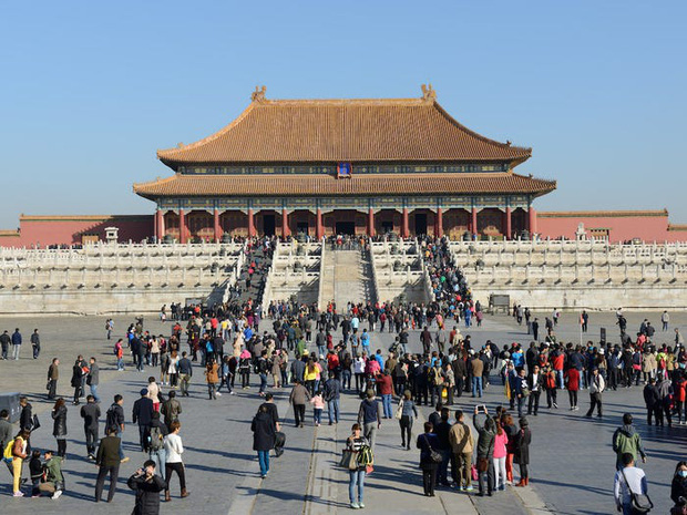 Nhiều địa điểm du lịch ở Trung Quốc cháy vé khi mở cửa trở lại, riêng lượng khách ghé Tử Cấm Thành ít hơn hẳn so với ngày thường - Ảnh 5.