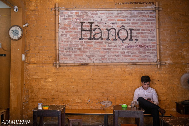 Quán cà phê vỉa hè vừa bé lại cũ kỹ nhất nhì Hà Nội, tồn tại suốt gần thế kỷ với 4 đời tiếp nhận nhưng vẫn đông khách vô cùng, 1 ngày bán cả nghìn cốc - Ảnh 23.