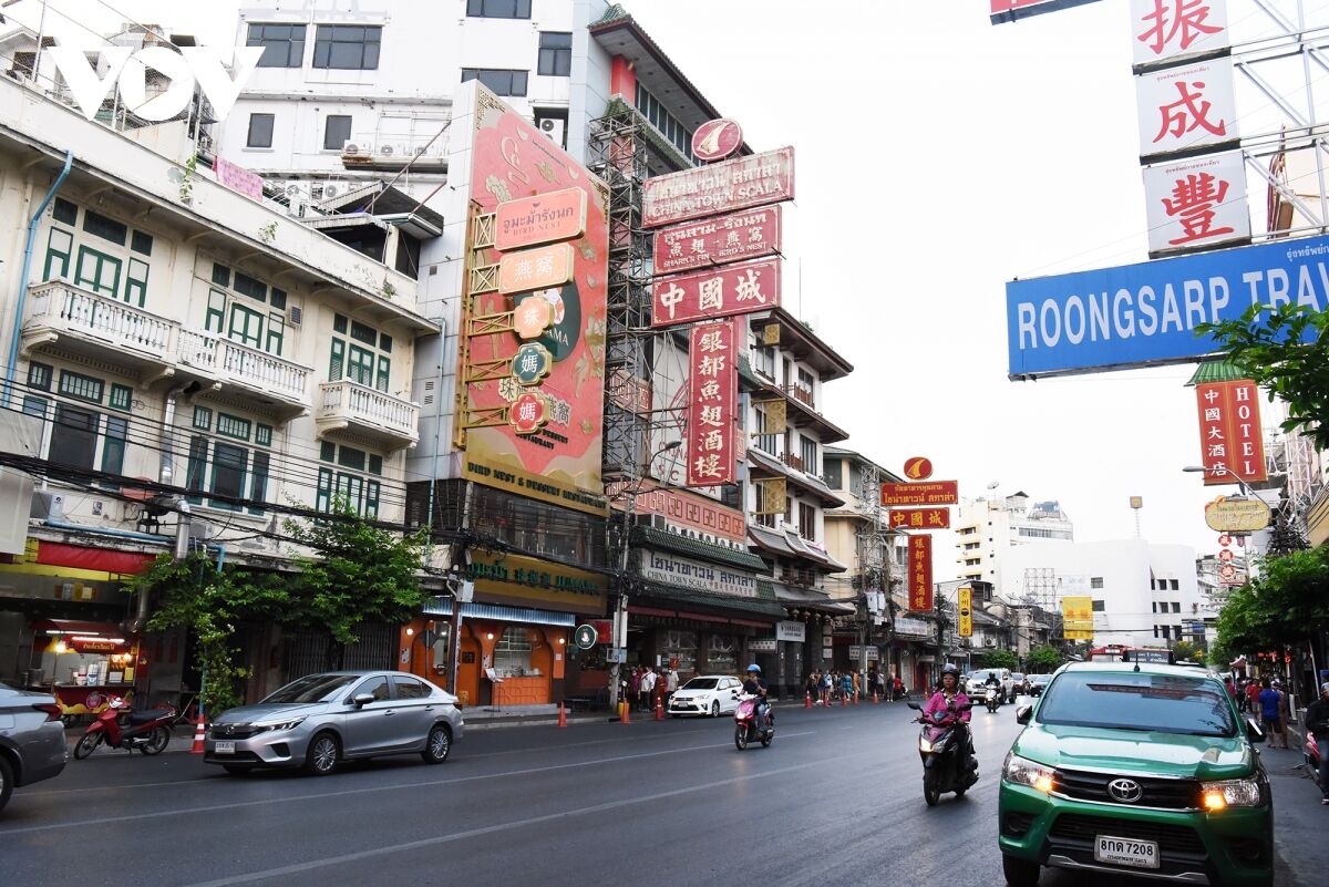 Nhộn nhịp phố ẩm thực người Hoa giữa lòng Bangkok - Ảnh 1.