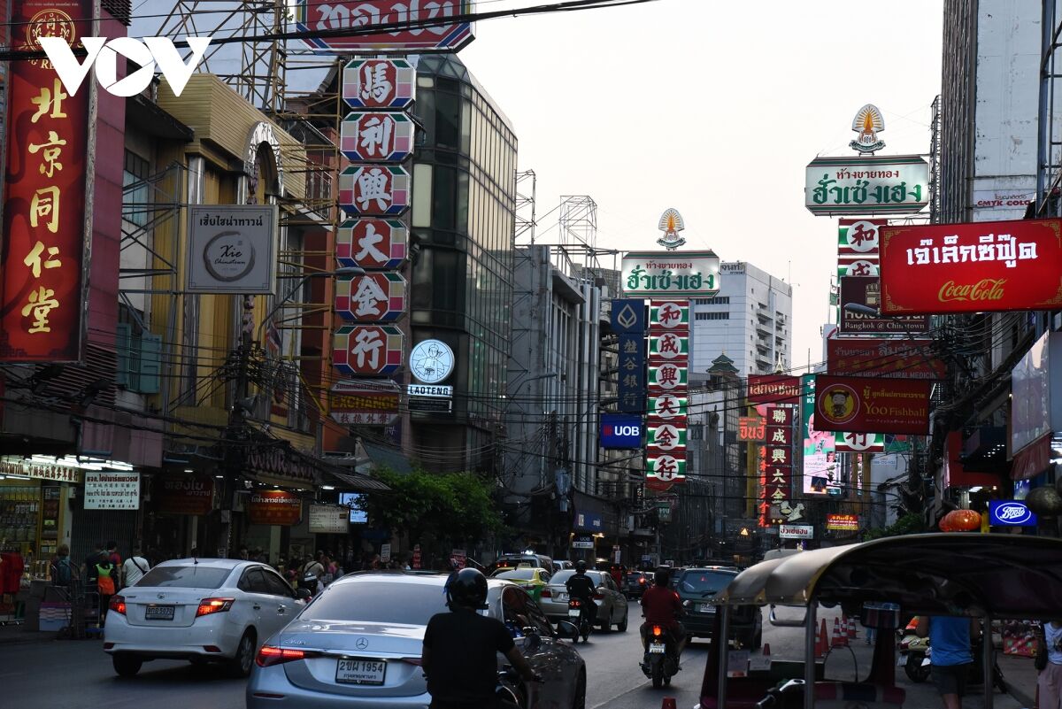 Nhộn nhịp phố ẩm thực người Hoa giữa lòng Bangkok - Ảnh 3.