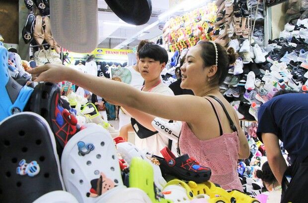 Chợ nước ngoài tại Đà Nẵng đón hàng ngàn khách du lịch mỗi ngày - Ảnh 2.
