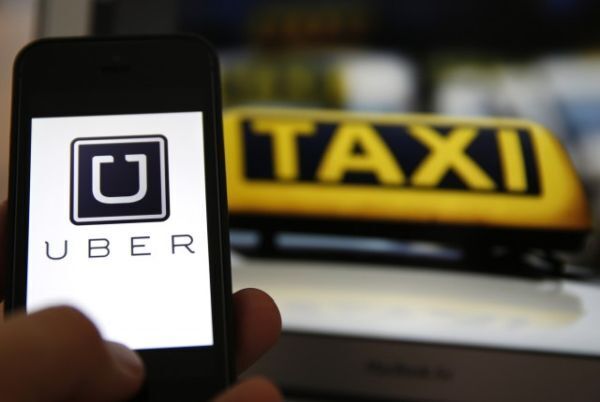  Uber và Grab Taxi bị kiện tại Hà Nội 
