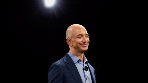 Ông chủ của Amazon kiếm bộn tiền trong 2015