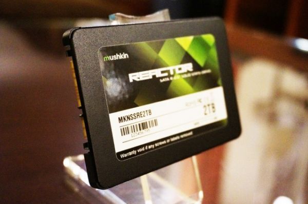 Ổ cứng SSD 4TB đầu tiên thế giới