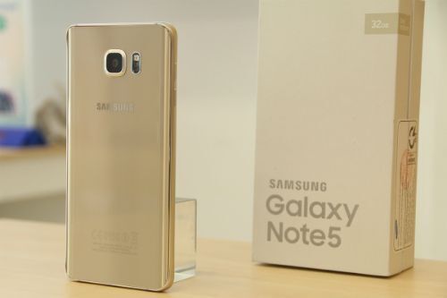 Điện thoại xuất sắc 2015: Samsung Galaxy Note 5 (tổng điểm 7,45 điểm) 