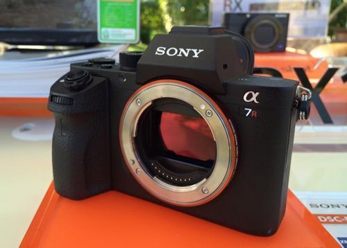 Máy ảnh xuất sắc 2015: Sony Alpha A7R Mark II