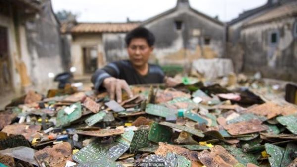 Pin, smartphone, ô nhiễm môi trường, kim loại quý, Trung Quốc