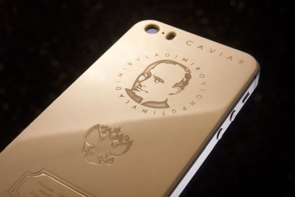 iPhone 7 mạ vàng khắc chân dung Donald Trump giá 3.000USD
