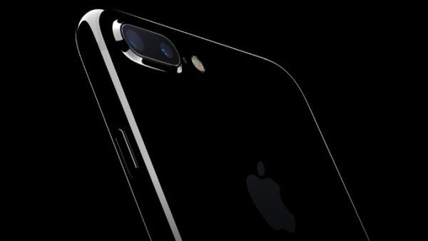 Apple thử nghiệm 10 mẫu iPhone 8, một dùng màn hình cong