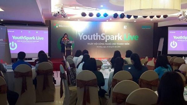 Chương trình YouthSpark Live thu hút hơn 10.000 sinh viên khu vực miền Trung