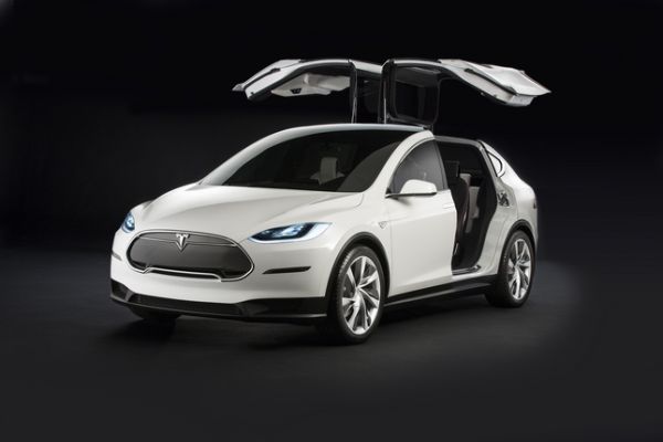 Model X gặp lỗi, Tesla “tá hỏa”