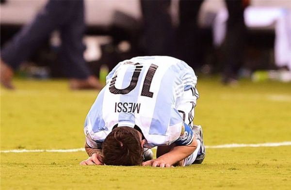 Messi đá hỏng Penalty: Không phải do may rủi