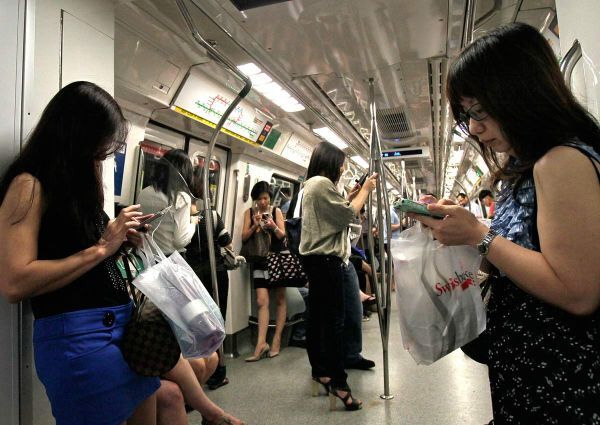 100% dân số Singapore đều dùng smartphone
