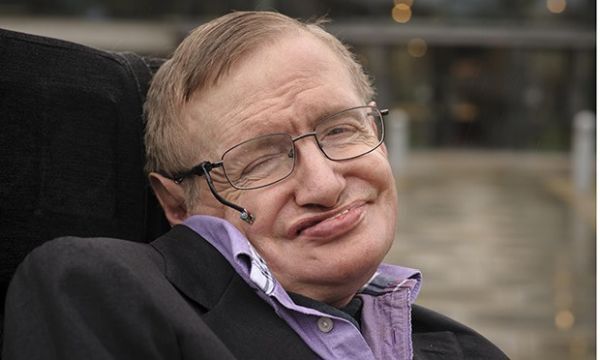 Nhà vật lý học nổi tiếng Stephen Hawking cũng là nạn nhân của căn bệnh ALS quái ác.