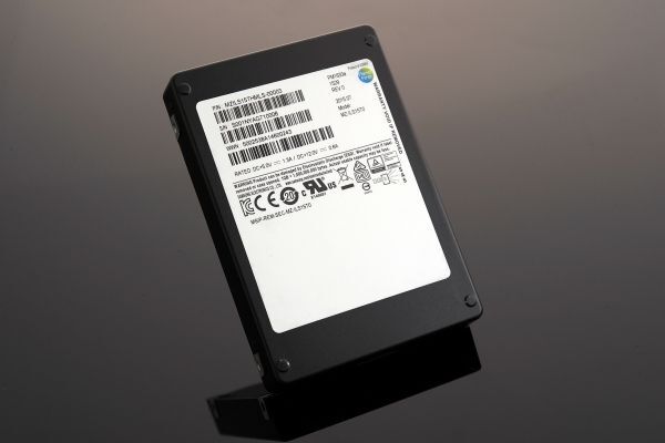 SSD 16TB của Samsung có giá hơn 200 triệu đồng, tốc độ 1.5GB/s - 1