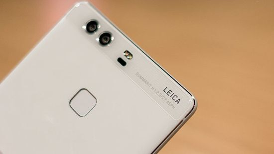 Huawei gian lận dùng DSLR 4.500 USD quảng cáo smartphone 475 USD