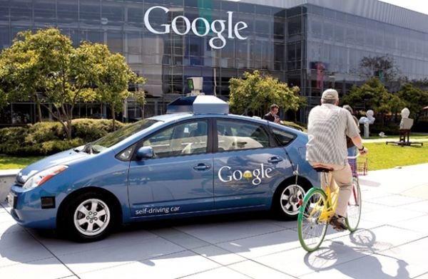 Xe tự lái của Google ưu ái người đi xe đạp