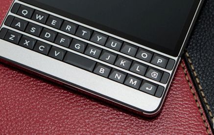 John Chen: BlackBerry với bàn phím cứng sẽ tiếp tục sống