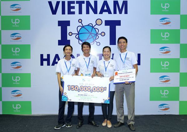 IoT, start up, tech startup, Startups Việt Nam, Vietnam IoT Hackathon 2017, ĐH Hồng Lạc, Bảng điện thông minh,