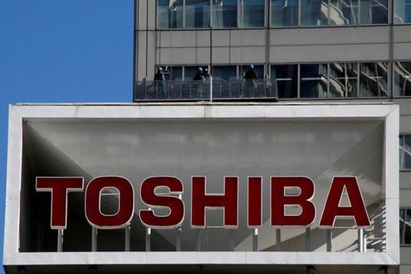 Sau khi bán mảng bộ nhớ, Toshiba tiếp tục xem xét bán mảng máy tính 