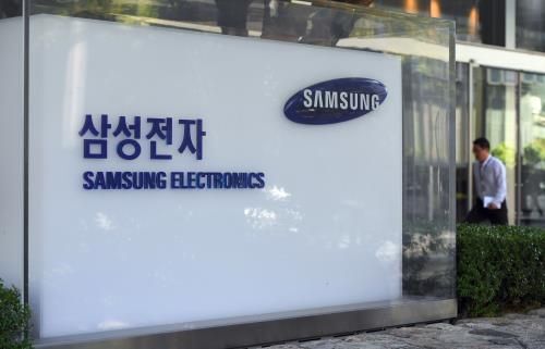 Samsung Electronics thu hẹp khoảng cách về doanh số bán với Apple.