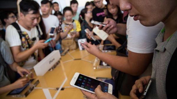 Người dân Trung Quốc ngày càng có xu hướng ít mua điện thoại thông minh mới