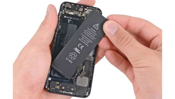 Giảm giá thay pin khiến doanh số iPhone của Apple sụt giảm