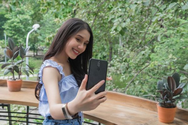 Huawei nova 2i được cập nhật tính năng Face Unlock và AR Selfie
