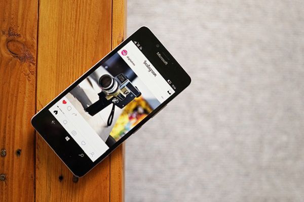 Microsoft Store gỡ ứng dụng Instagram dành cho Windows 10 Mobile