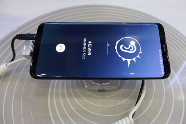 Galaxy S10 và LG G8 sẽ trang bị công nghệ màn hình tích hợp âm thanh