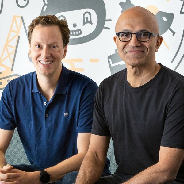 Nat Friedman - CEO của GitHuB (bên trái) và Satya Nadella - CEO của Microsoft (bên phải)