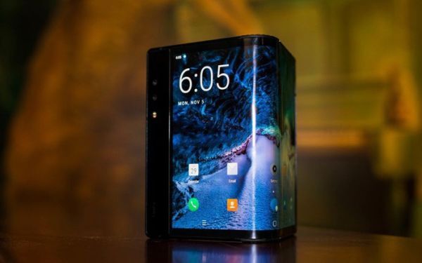 Royole FlexPai - Smartphone màn hình gập ra mắt tại CES 2019